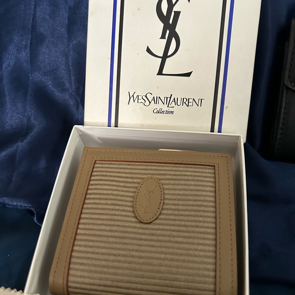 Yves Saint Laurent Beige Kisslock Card Holder